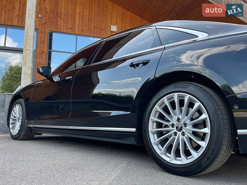 Седан Audi A8 2021 в Киеве