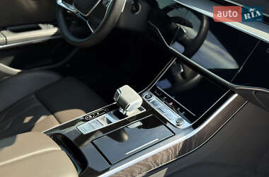 Седан Audi A8 2021 в 