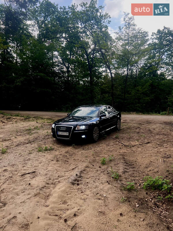 Седан Audi A8 2003 в Золочеве