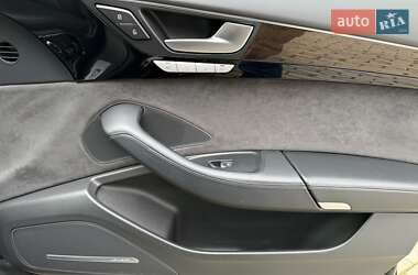 Седан Audi A8 2017 в 