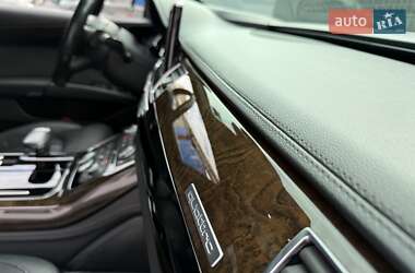 Седан Audi A8 2017 в 