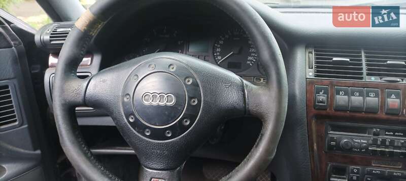 Седан Audi A8 1997 в Днепре