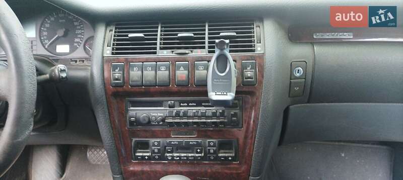 Седан Audi A8 1997 в Днепре