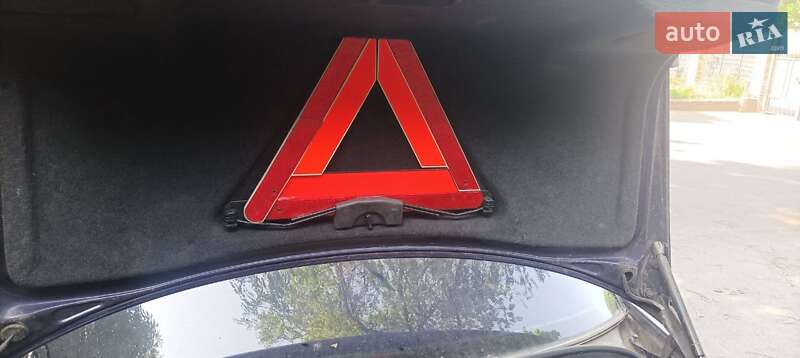 Седан Audi A8 1997 в Днепре