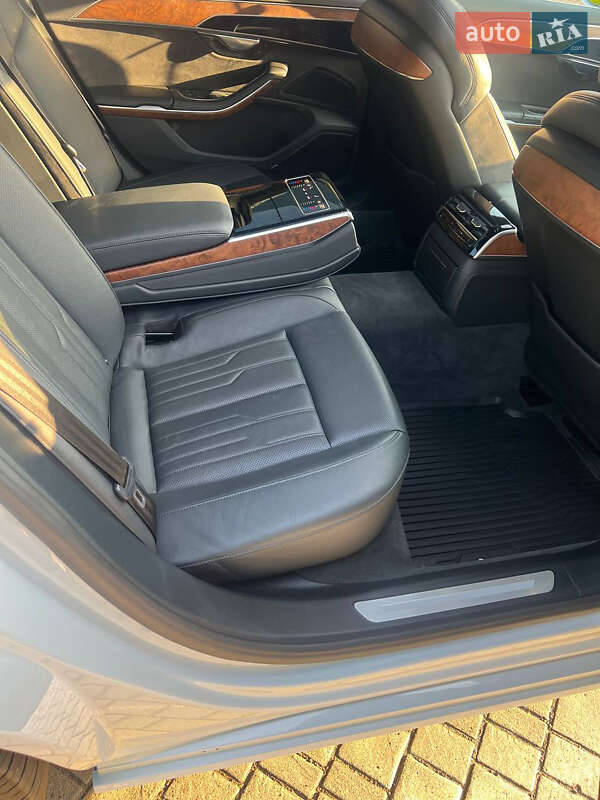 Седан Audi A8 2018 в Львове