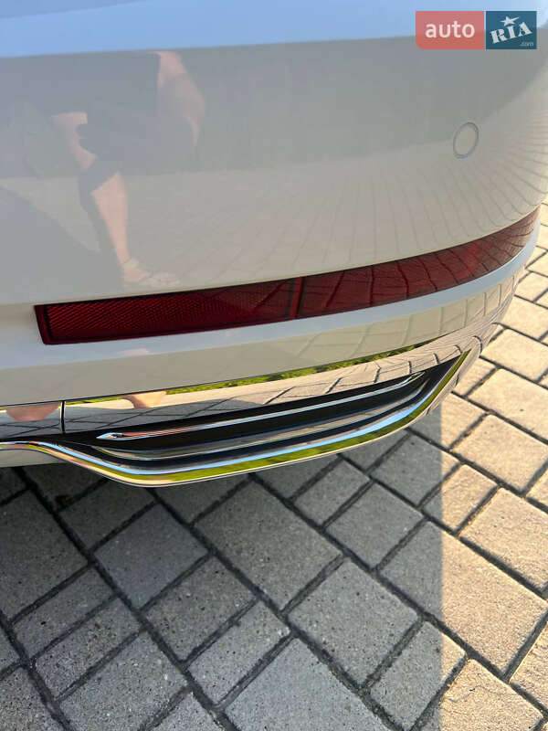 Седан Audi A8 2018 в Львове