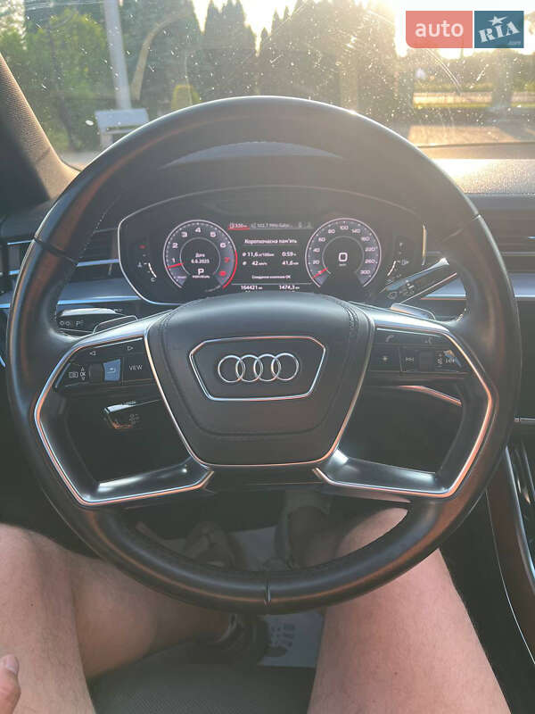Седан Audi A8 2018 в Львове