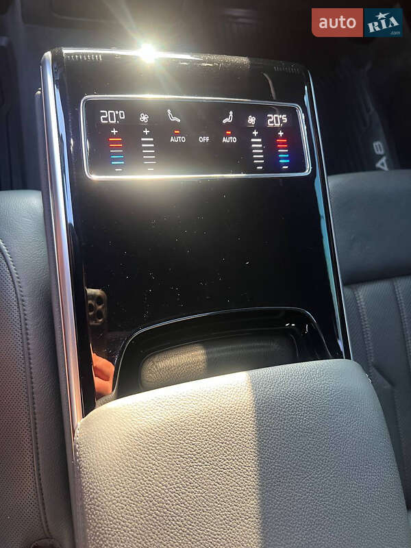 Седан Audi A8 2018 в Львове