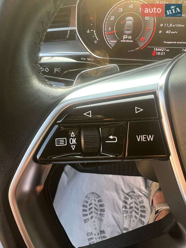 Седан Audi A8 2018 в Львове