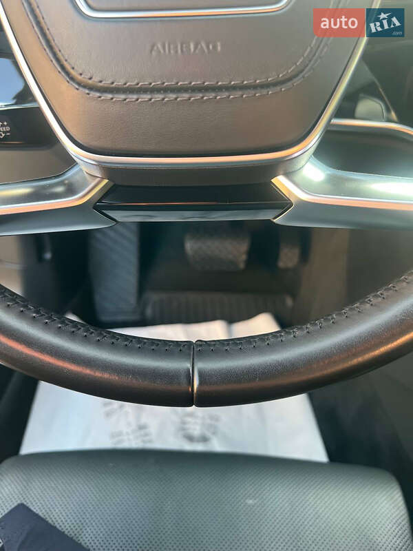 Седан Audi A8 2018 в Львове