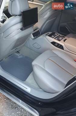 Седан Audi A8 2013 в 