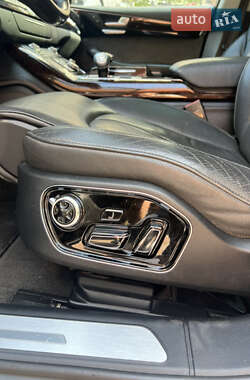 Седан Audi A8 2012 в 