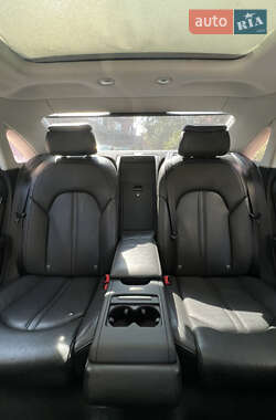 Седан Audi A8 2012 в 