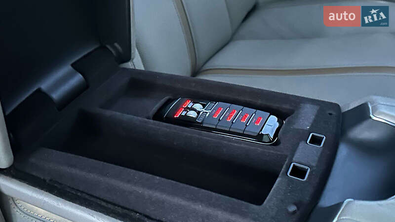 Седан Audi A8 2013 в Запорожье