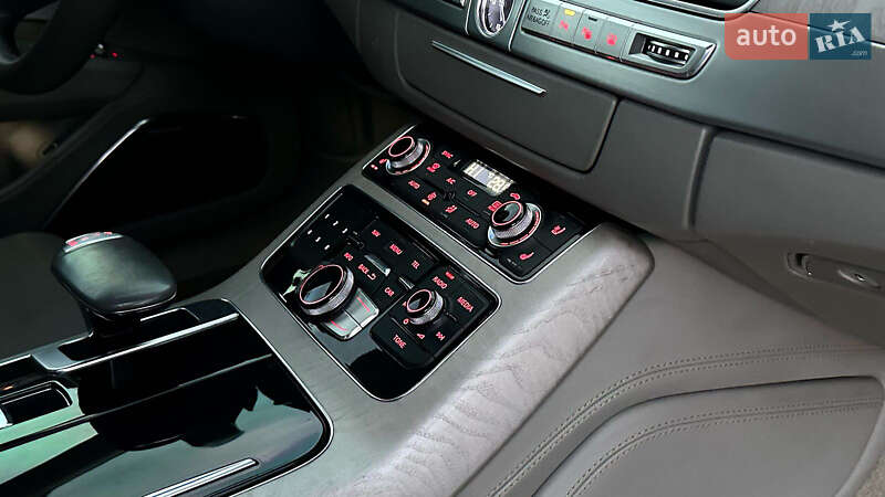 Седан Audi A8 2013 в Запорожье