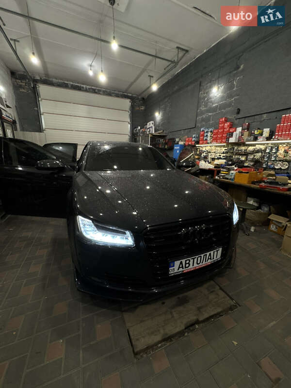 Седан Audi A8 2013 в Запорожье