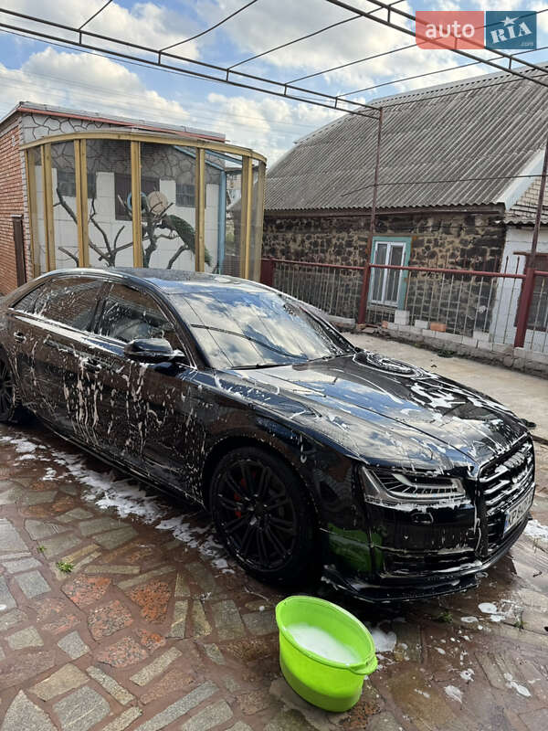 Седан Audi A8 2013 в Запорожье