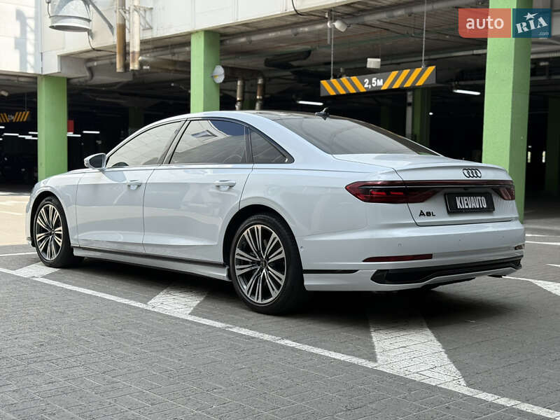 Седан Audi A8 2022 в Києві