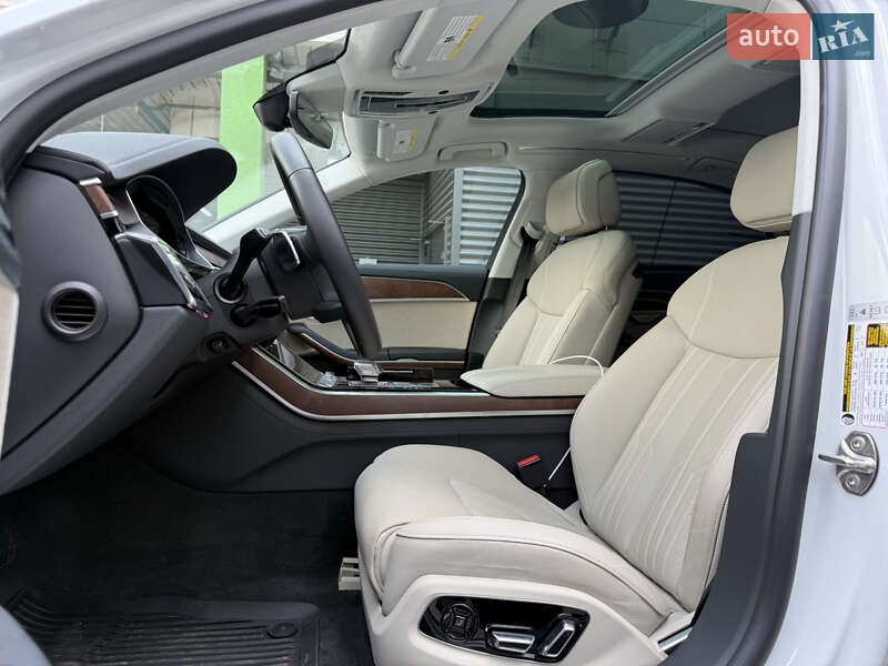 Седан Audi A8 2022 в Києві