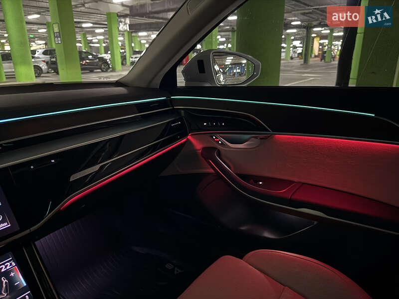 Седан Audi A8 2022 в Києві