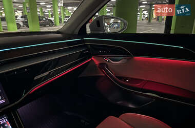 Седан Audi A8 2022 в 