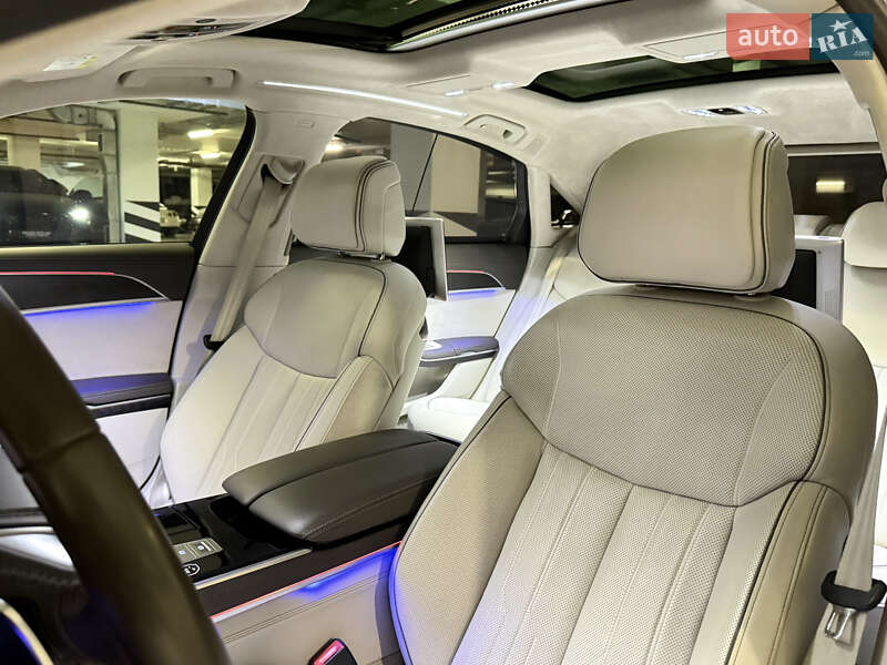 Седан Audi A8 2018 в Києві