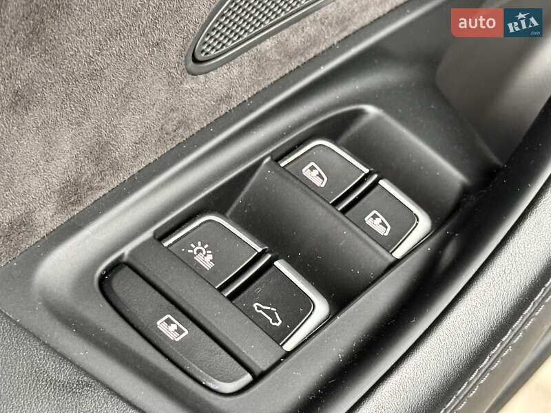 Седан Audi A8 2013 в Киеве