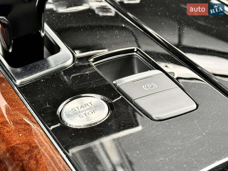 Седан Audi A8 2013 в Киеве