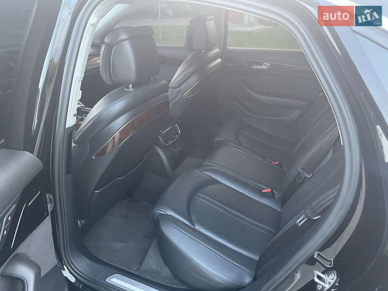 Седан Audi A8 2011 в Ивано-Франковске