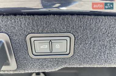 Седан Audi A8 2019 в 