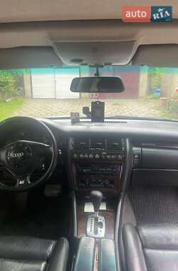 Седан Audi A8 1997 в Чернівцях