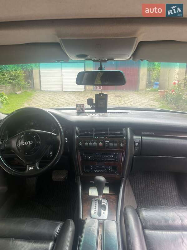 Седан Audi A8 1997 в Чернівцях