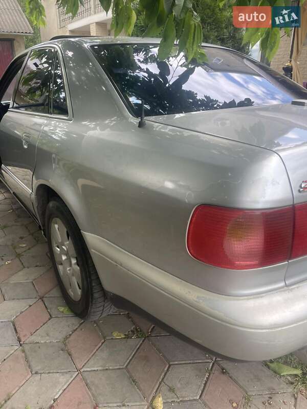 Седан Audi A8 1997 в Чернівцях