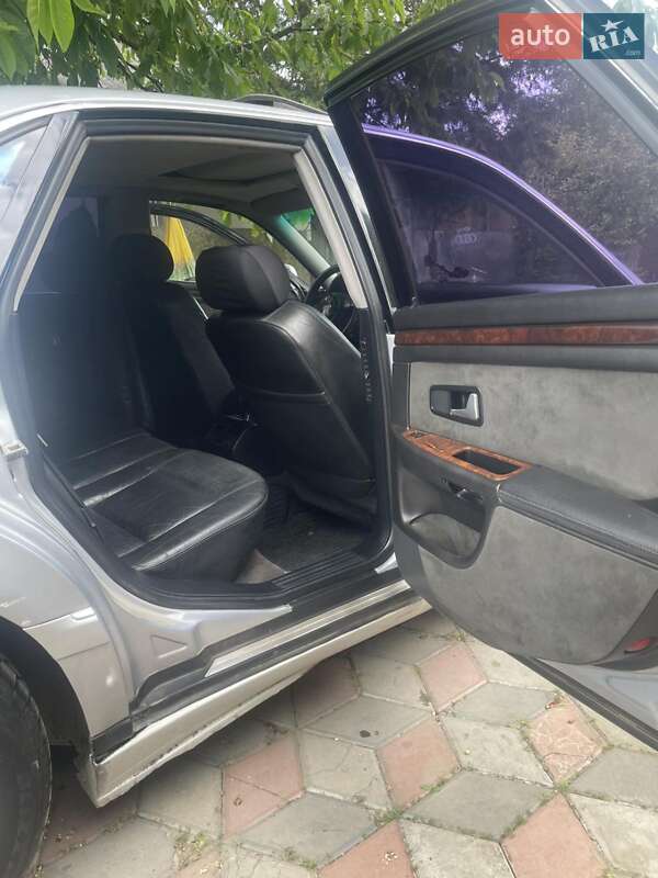 Седан Audi A8 1997 в Чернівцях