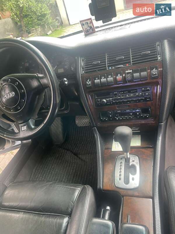Седан Audi A8 1997 в Чернівцях