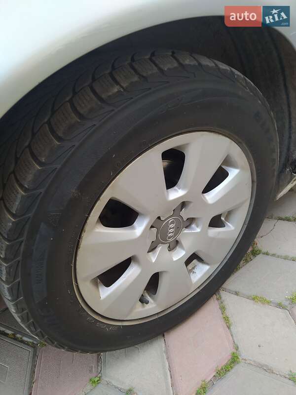 Седан Audi A8 1997 в Чернівцях