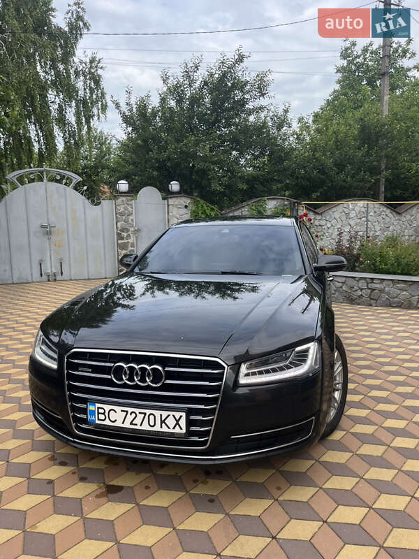 Седан Audi A8 2017 в Гребенке