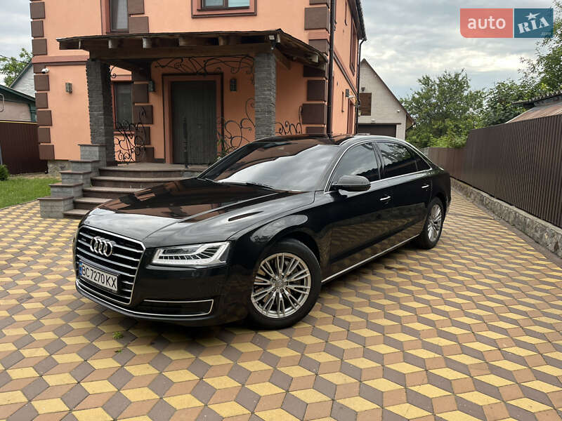Седан Audi A8 2017 в Гребенке