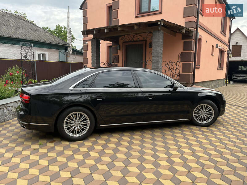 Седан Audi A8 2017 в Гребенке