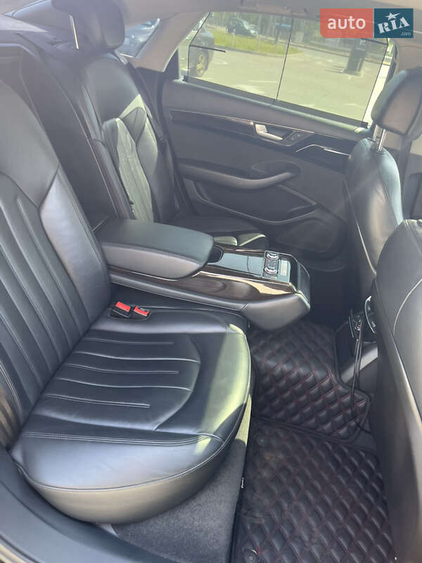 Седан Audi A8 2017 в Гребенке