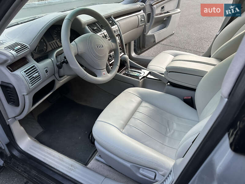 Седан Audi A8 1995 в Одесі