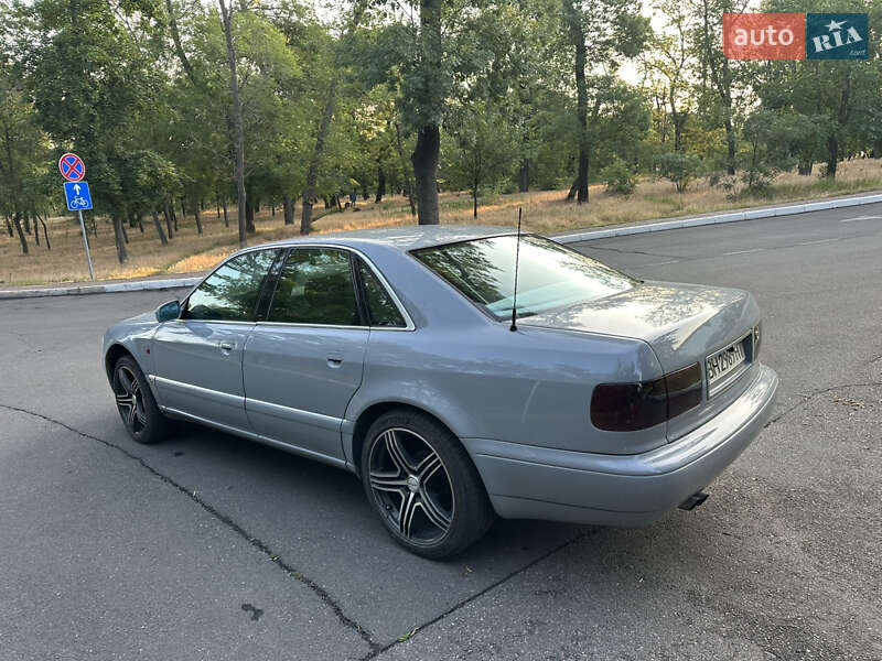 Седан Audi A8 1995 в Одесі
