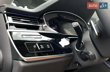 Седан Audi A8 2022 в 