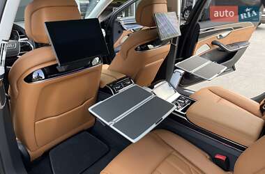Седан Audi A8 2022 в 