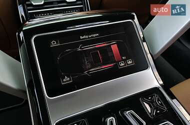 Седан Audi A8 2022 в 