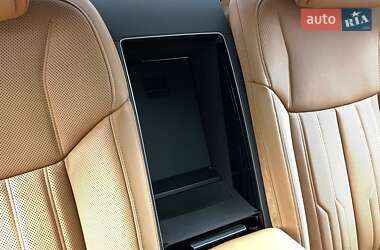 Седан Audi A8 2022 в 
