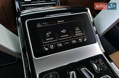 Седан Audi A8 2022 в 
