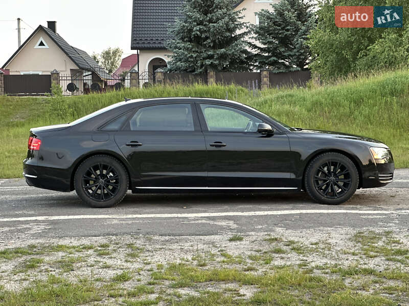 Седан Audi A8 2012 в Камне-Каширском