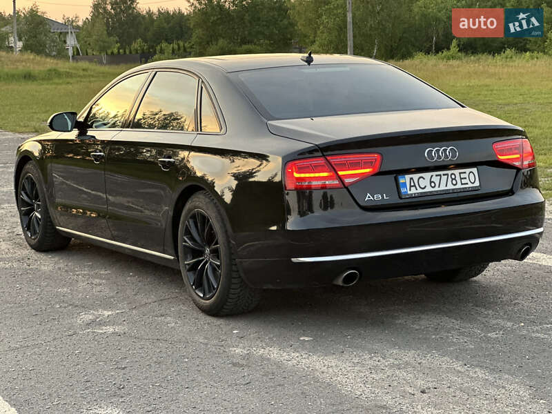 Седан Audi A8 2012 в Камне-Каширском