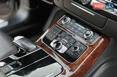 Седан Audi A8 2012 в 